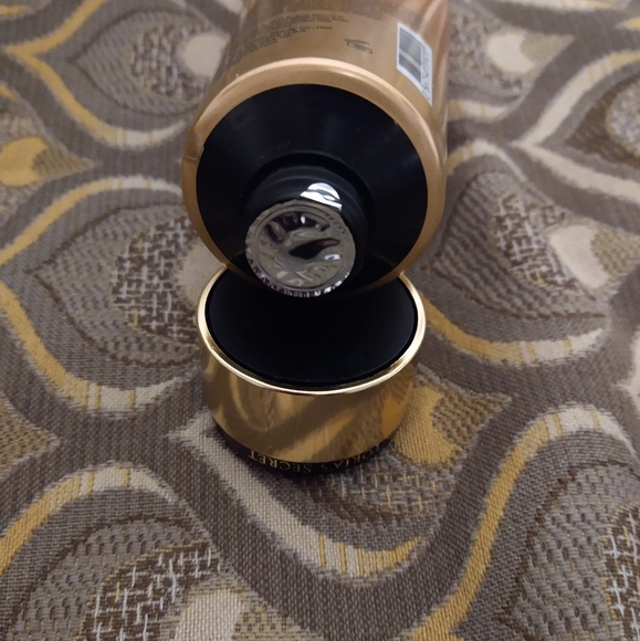 New Unopened | Victoria’s Secret Velvet Petals Body Lotion - Picture 4 of 5